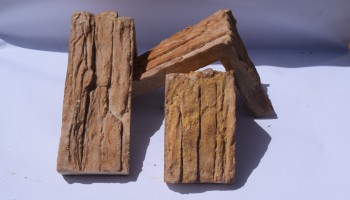 Geçmeli Kayrak Taşı